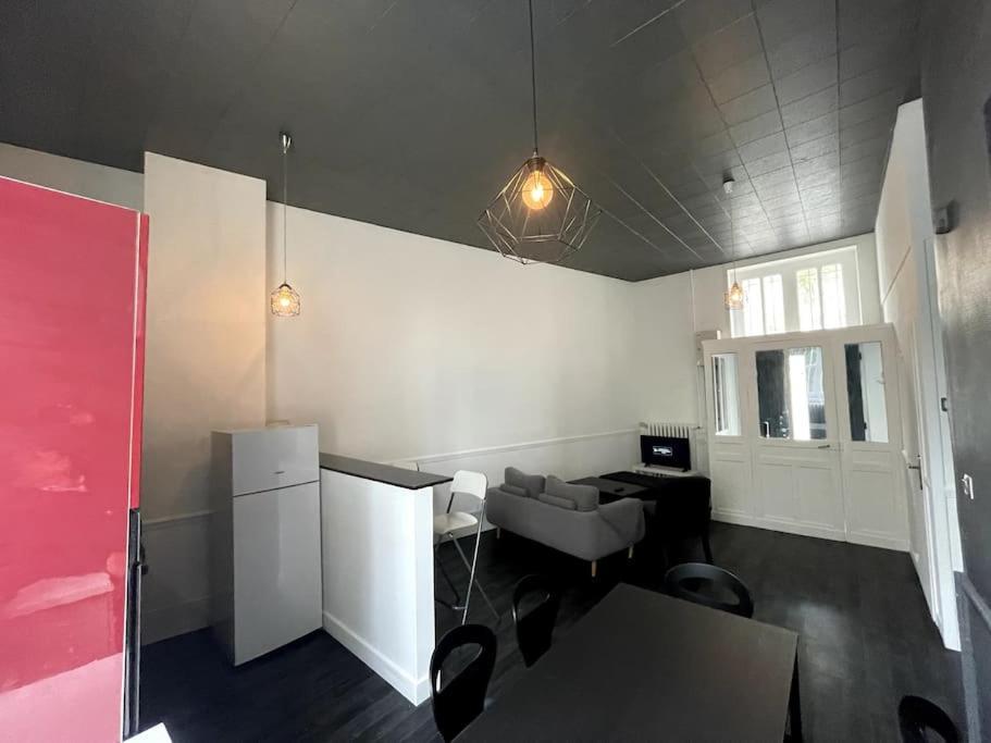 Agreable Maison De Ville Dans La Plus Belle Avenue Orleans Bagian luar foto