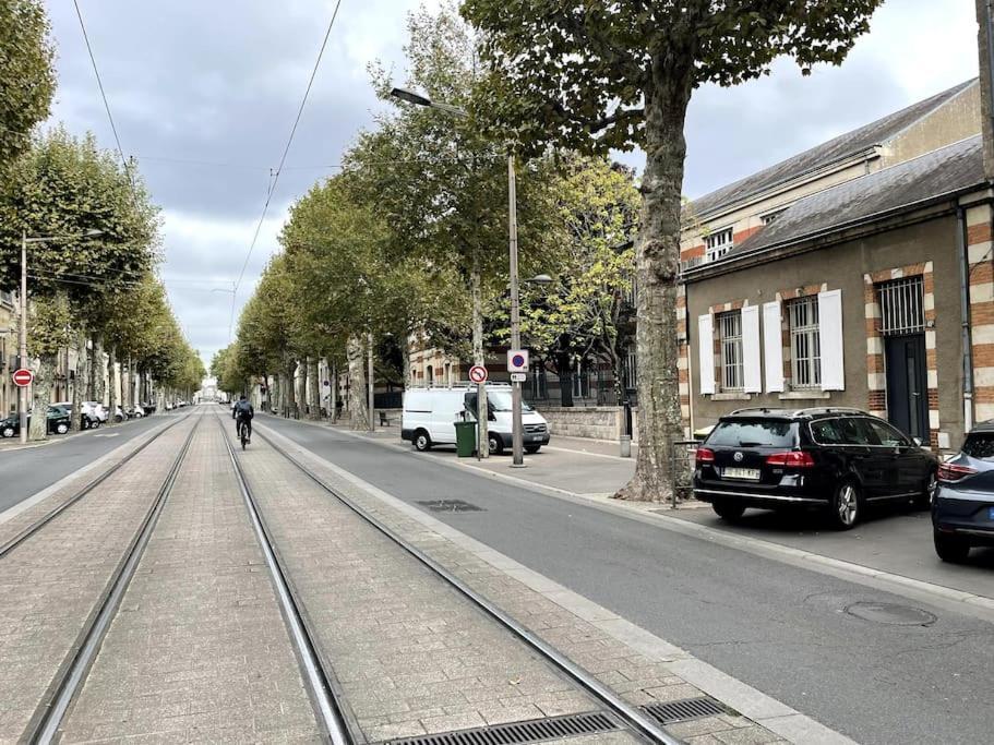 Agreable Maison De Ville Dans La Plus Belle Avenue Orleans Bagian luar foto